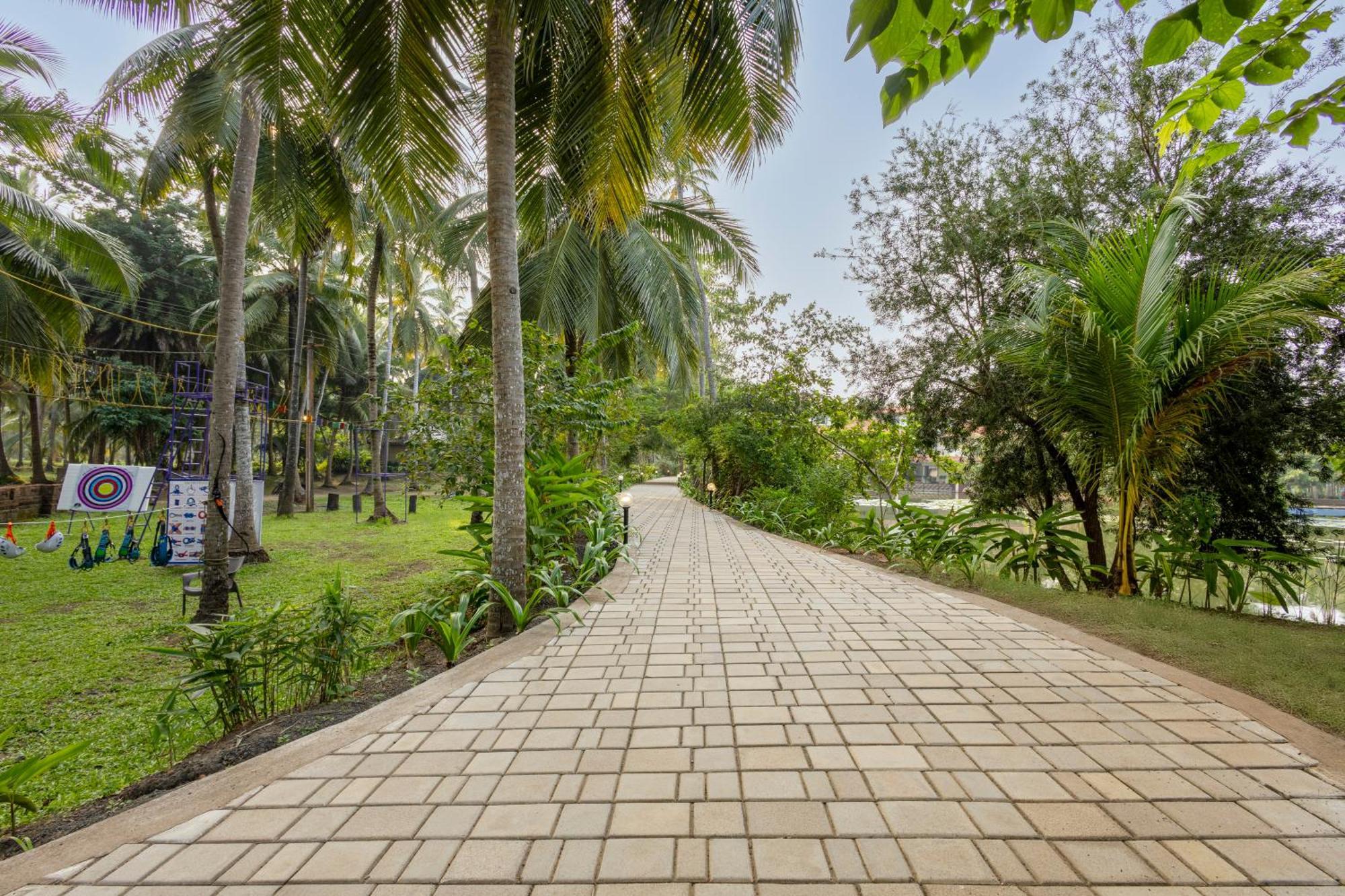 Hotel Sterling Palavelli Godavari Rāzole Exterior foto