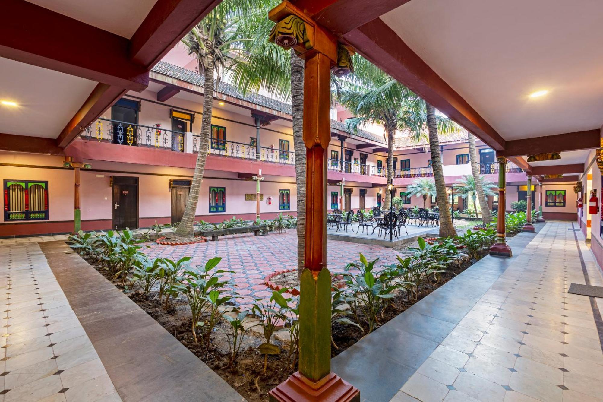 Hotel Sterling Palavelli Godavari Rāzole Exterior foto