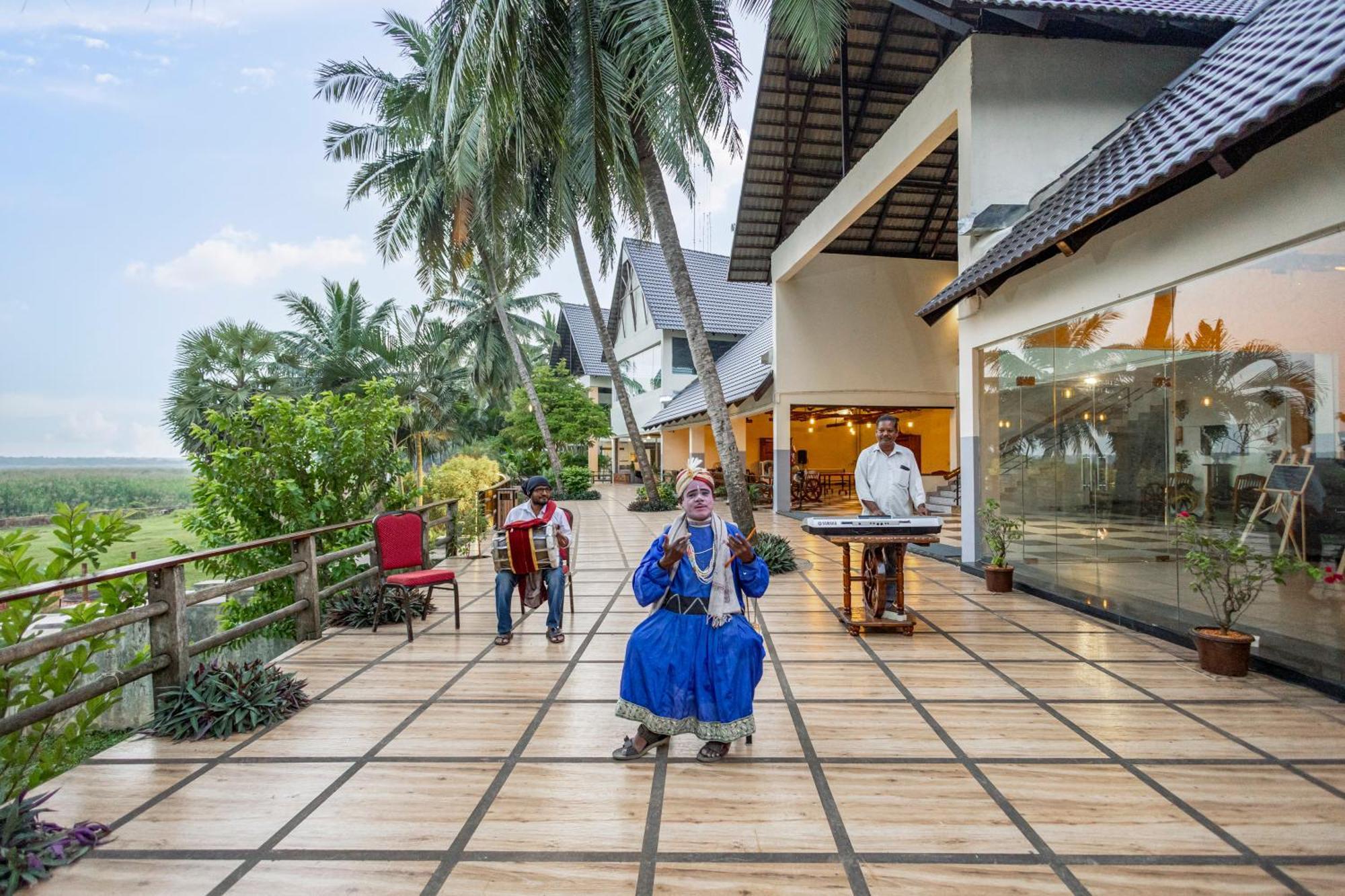 Hotel Sterling Palavelli Godavari Rāzole Exterior foto