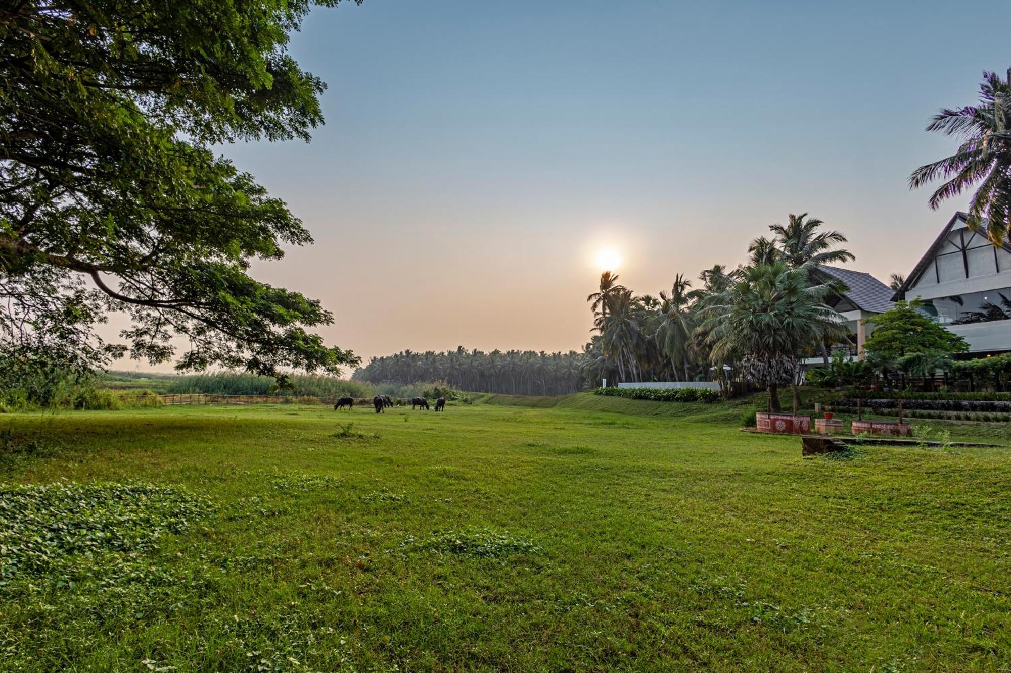 Hotel Sterling Palavelli Godavari Rāzole Exterior foto